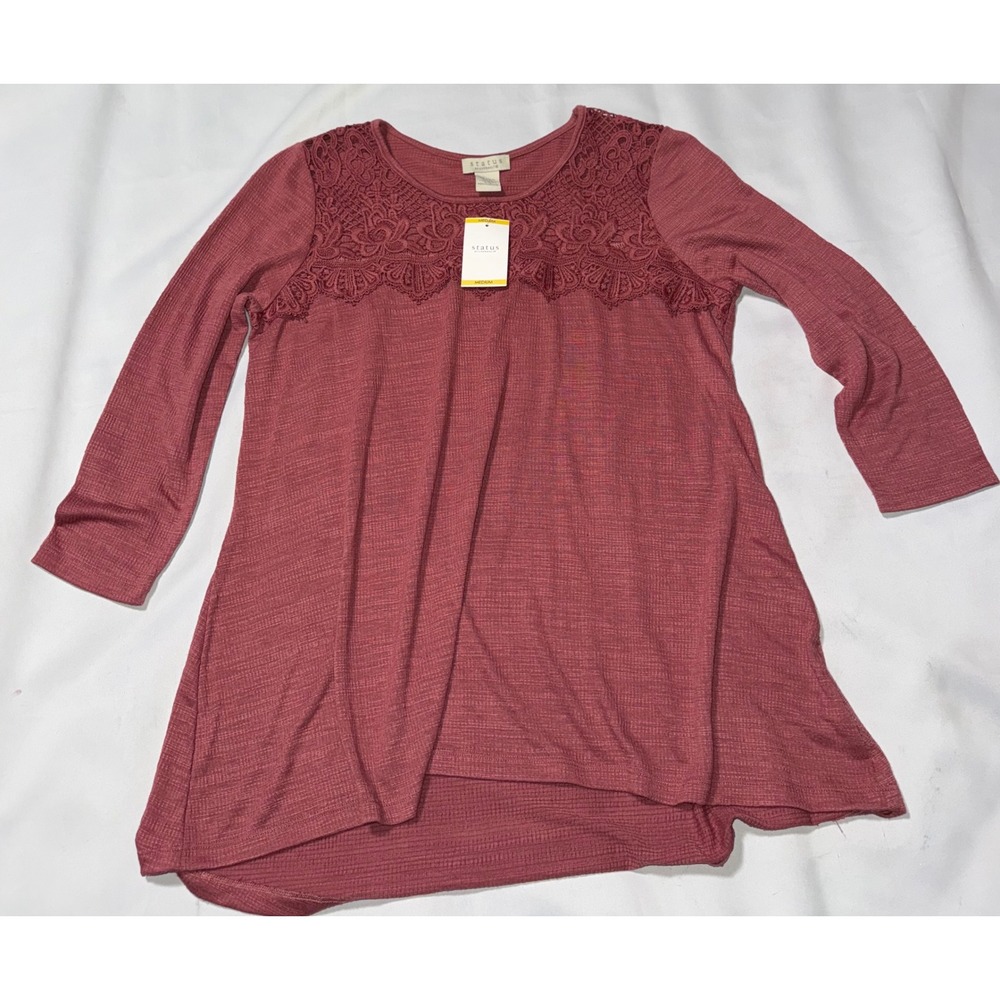 Status by Chenault Womens Mauve Crochet Lace Yoke Slub Knit Top Medium NWT